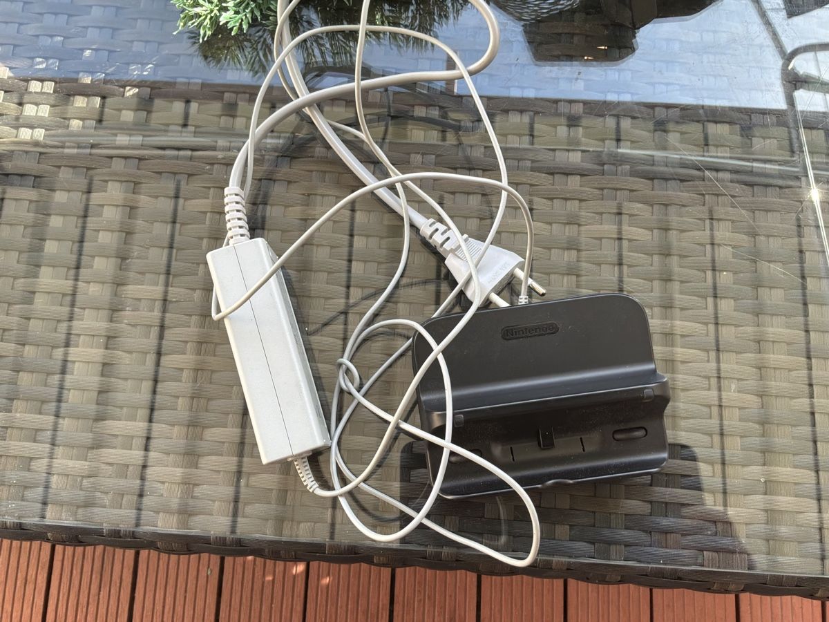 Kabel: Nintendo Switch Ladestation mit Netzteil gebraucht – Gebraucht aus Ennetaach von Anaaaa83 1