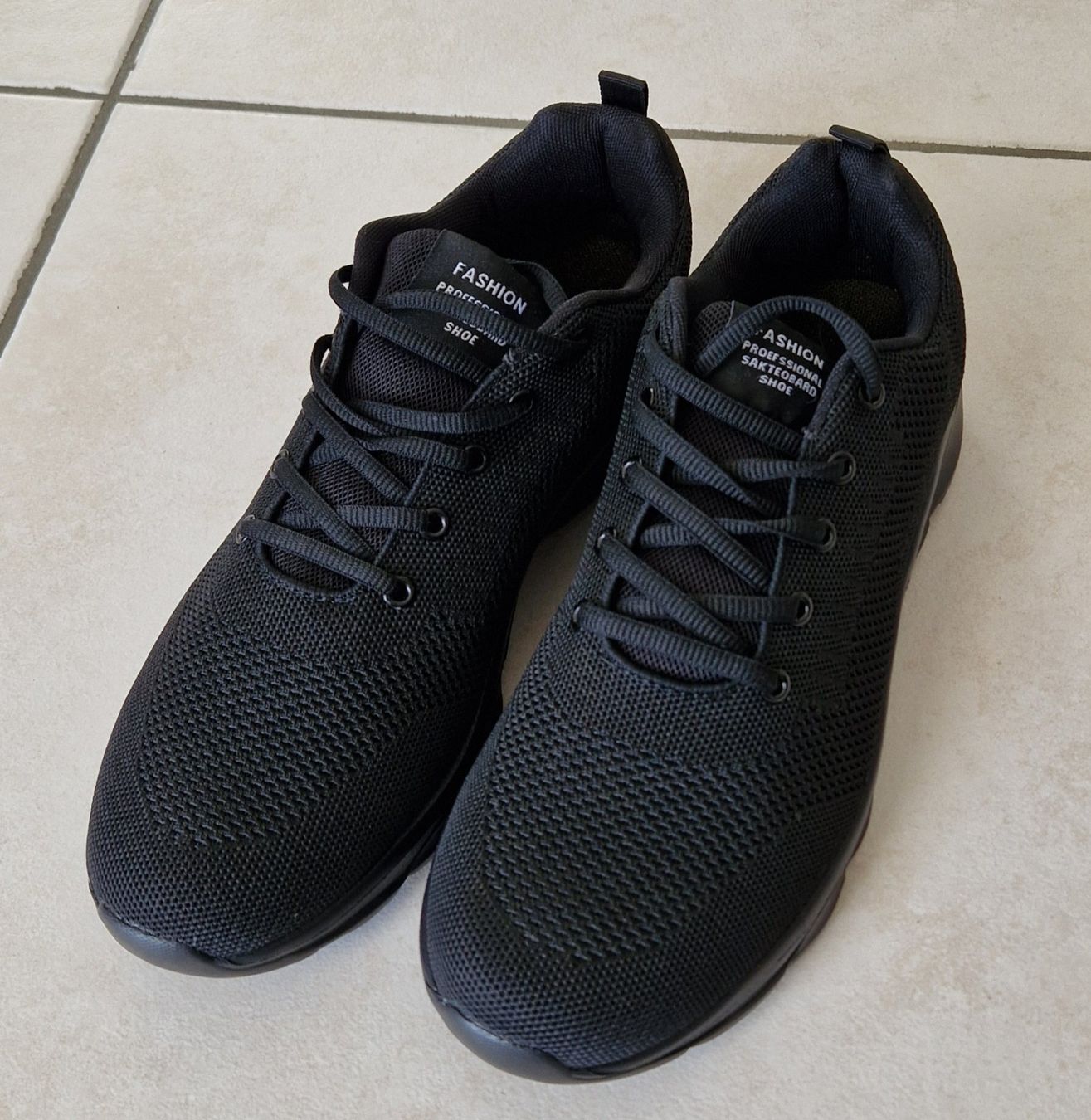 Scarpe da uomo: ***** Schwarz Basket - T 43.5 - neu – Nuovo e nell'imballaggio originale da Villaz-St-Pierre venduto da Ubid 2