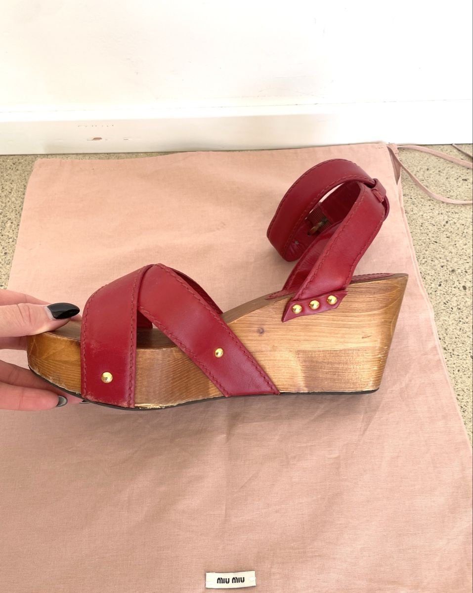 Miu Miu Scarpe da donna: Miu Miu wedge sandals – Usato da Stäfa venduto da Nicole093 2