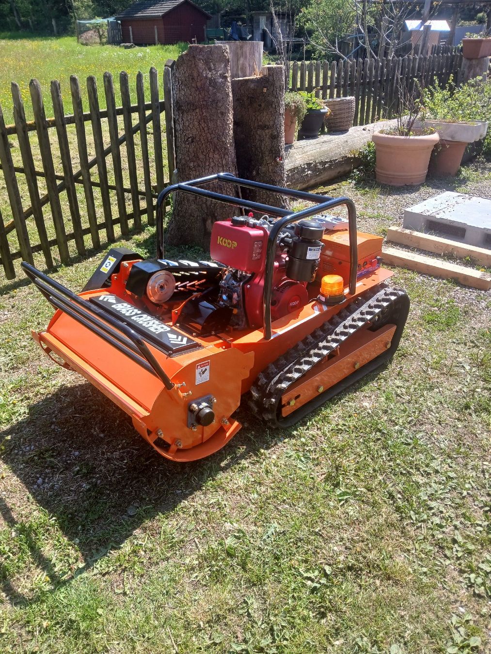 Toutes les machines: Raupen Mulcher Funkgesteuert – D'occasion à Mellingen par Roat 1