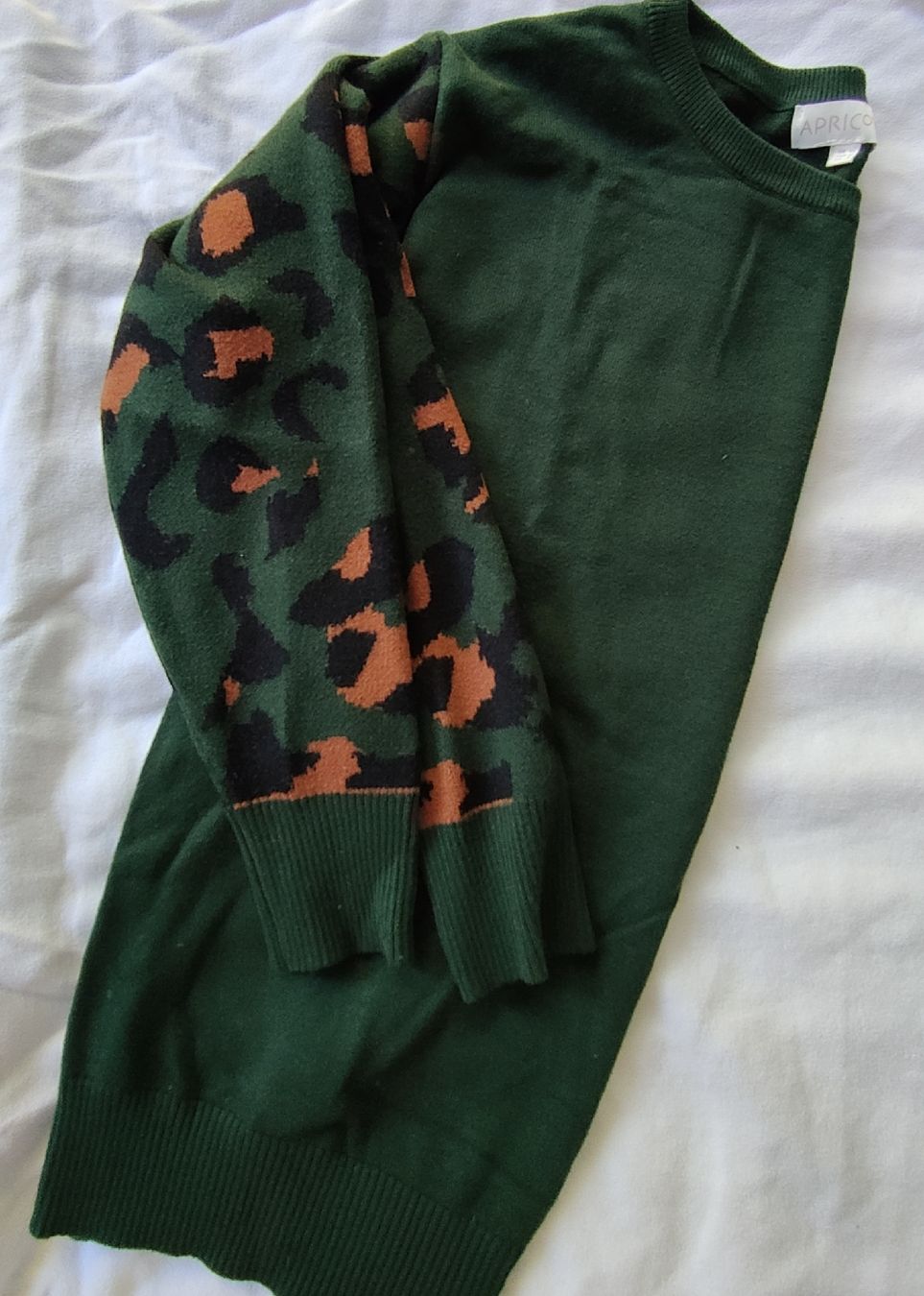 Maglioni & Felpe: Pullover von Apricot mit Leo Ärmeln – Usato da Schaffhausen venduto da NanetteBaguette 1