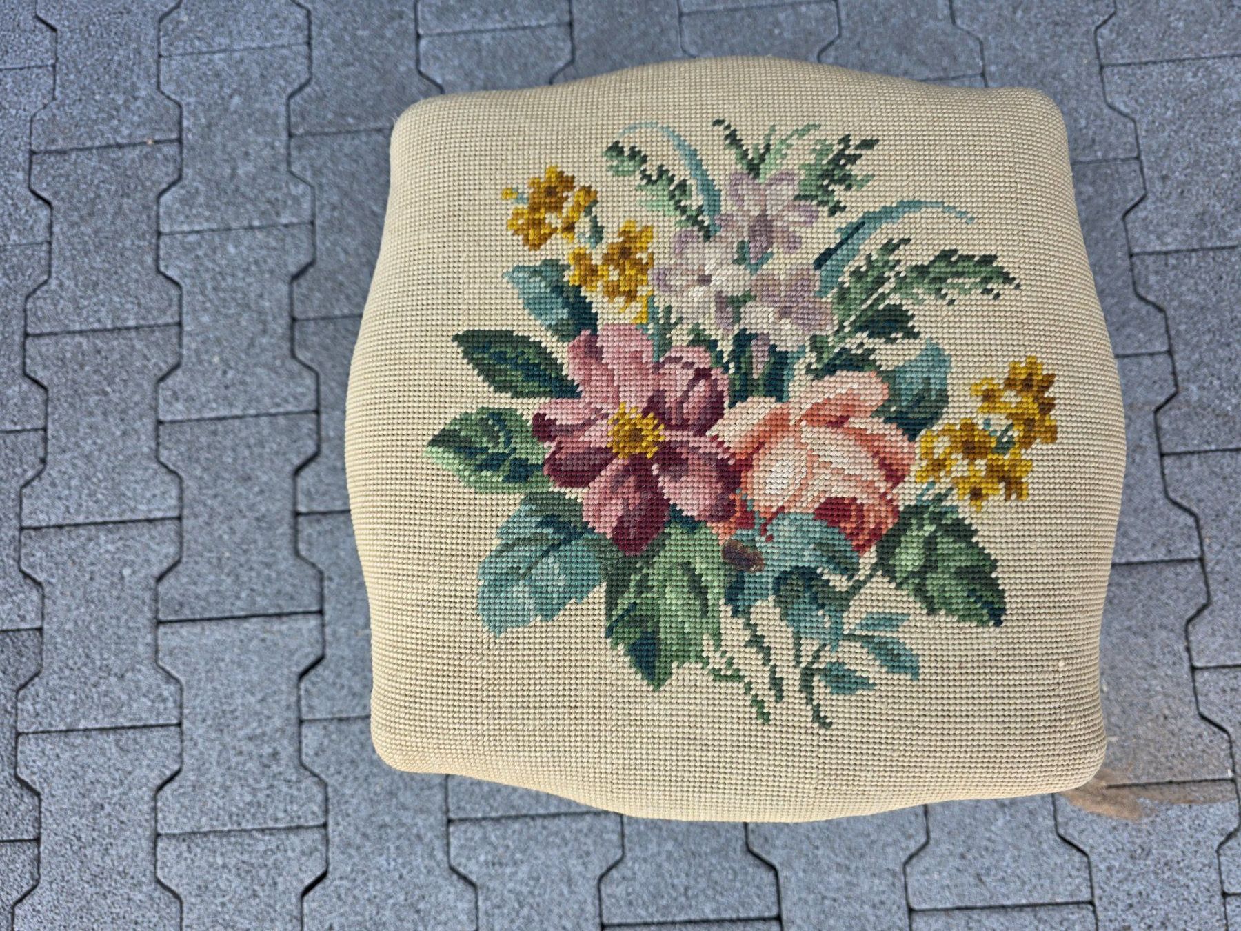 Tabourets: Vintage Hocker Schemmel Polster Sessel Stuhl – D'occasion à Walterswil BE par Lonitti 2