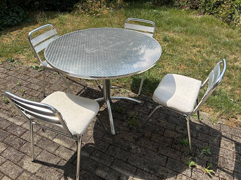 Set di tavolo e panche: Gartentisch mit 4 Stühlen – Usato da Oberlunkhofen venduto da HelenOL
