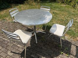 Gartentisch mit 4 Stühlen
