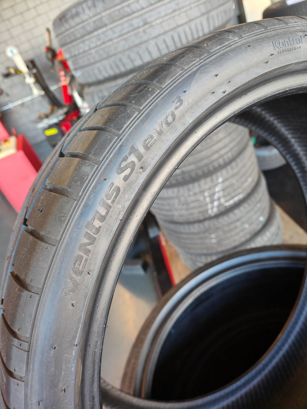 Hankook Pneus & Kompletträder: Audi RS6 / RS7 Sommerreifen – Gebraucht aus Oberengstringen von Reifen-Lagerverkauf 2