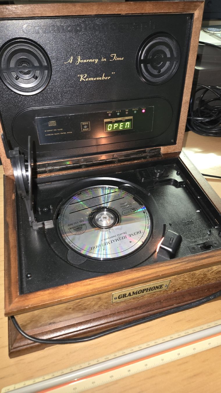 Lettore multimediale & Streamer: Antikes CD-Spielgerät im Grammofon-Design – Usato da Uzwil venduto da BrokiFloh 7