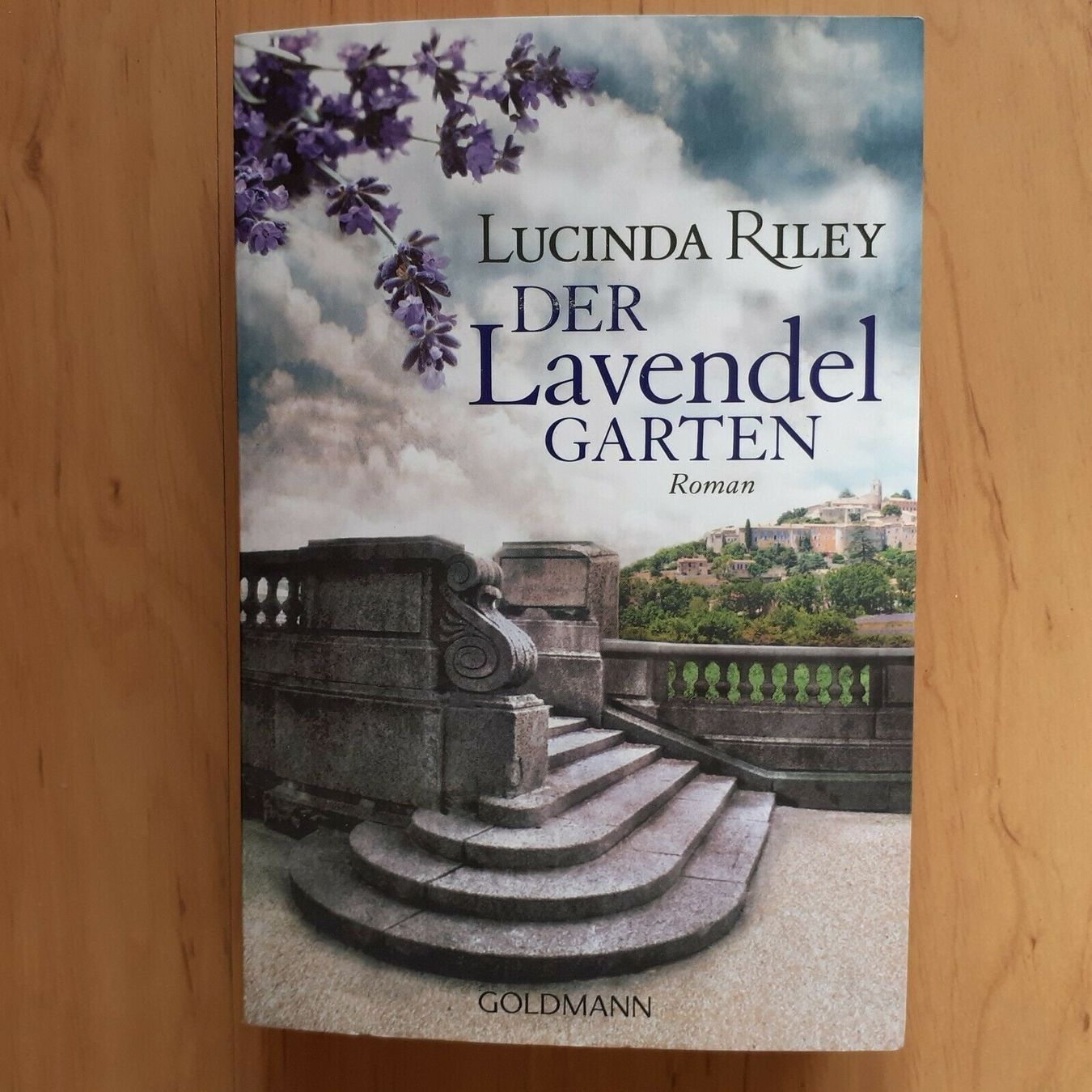 Libri: Lucinda Riley - Der Lavendel Garten – Usato da Wettingen venduto da Mahariko