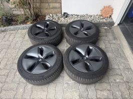 4x Tesla Model 3 Felgen inkl. Sommer Reifen TOP Zustand