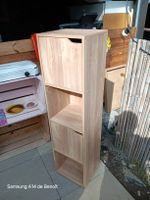 Étagère haute en bois avec deux portes, bon état