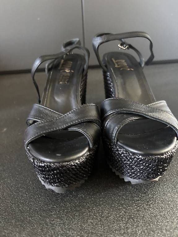 Scarpe da donna: Sandalen 38 schwarz – Usato da Itingen venduto da grapri 1