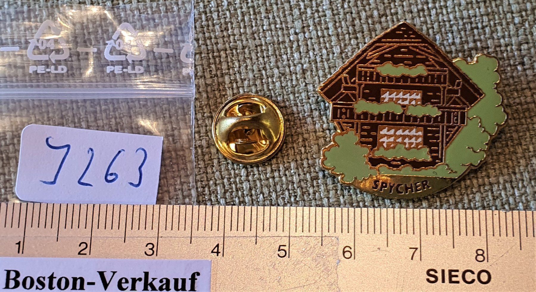 Plaketten & Abzeichen: J263 - Pin Haus  Spycher – Gebraucht aus Reinach BL von Boston-Verkauf 1