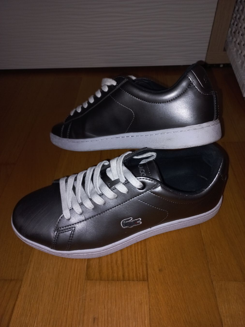 Lacoste Damenschuhe: LaCoste silber – Neu (gemäss Beschreibung) aus Jona von Mia94 1