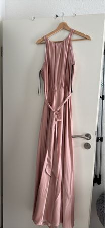 Robe de soirée rose poudré élégante et chic