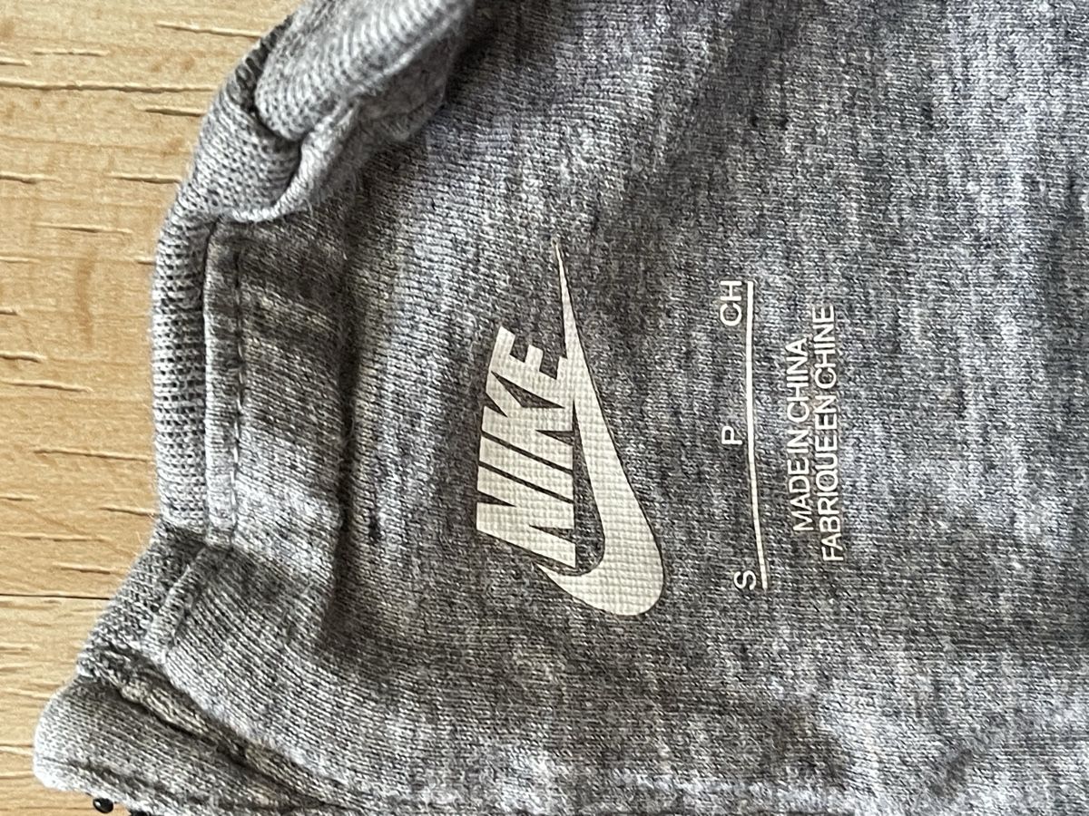 Nike Robes: Robe sweat Nike gris S bon état  – D'occasion à Kloten par Vermicelles 3