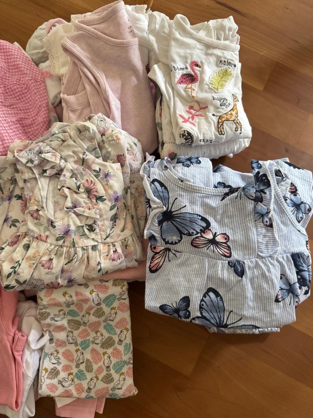 Lotti & Set di vestiti: Kleiderpaket Mädchen Grösse 62 – Usato da Hinwil venduto da Bbudget