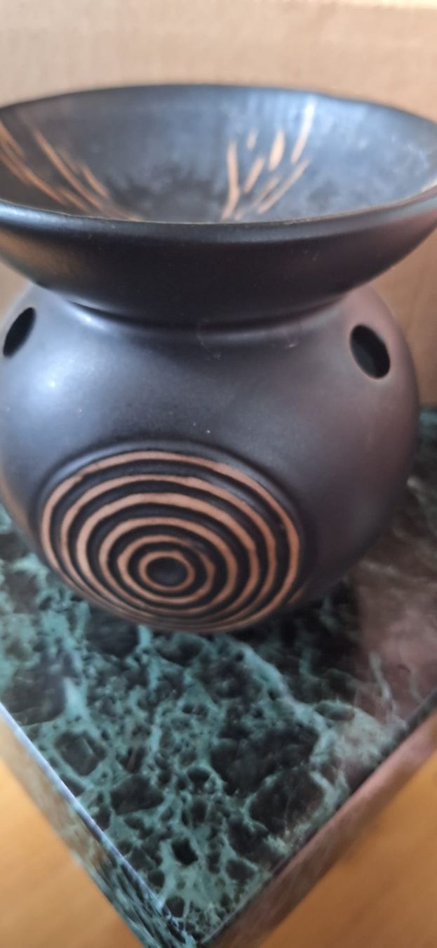 Candele: Duftlampe Keramik schwarz spiral Muster – Usato da Luzern venduto da Briefmarkentaube