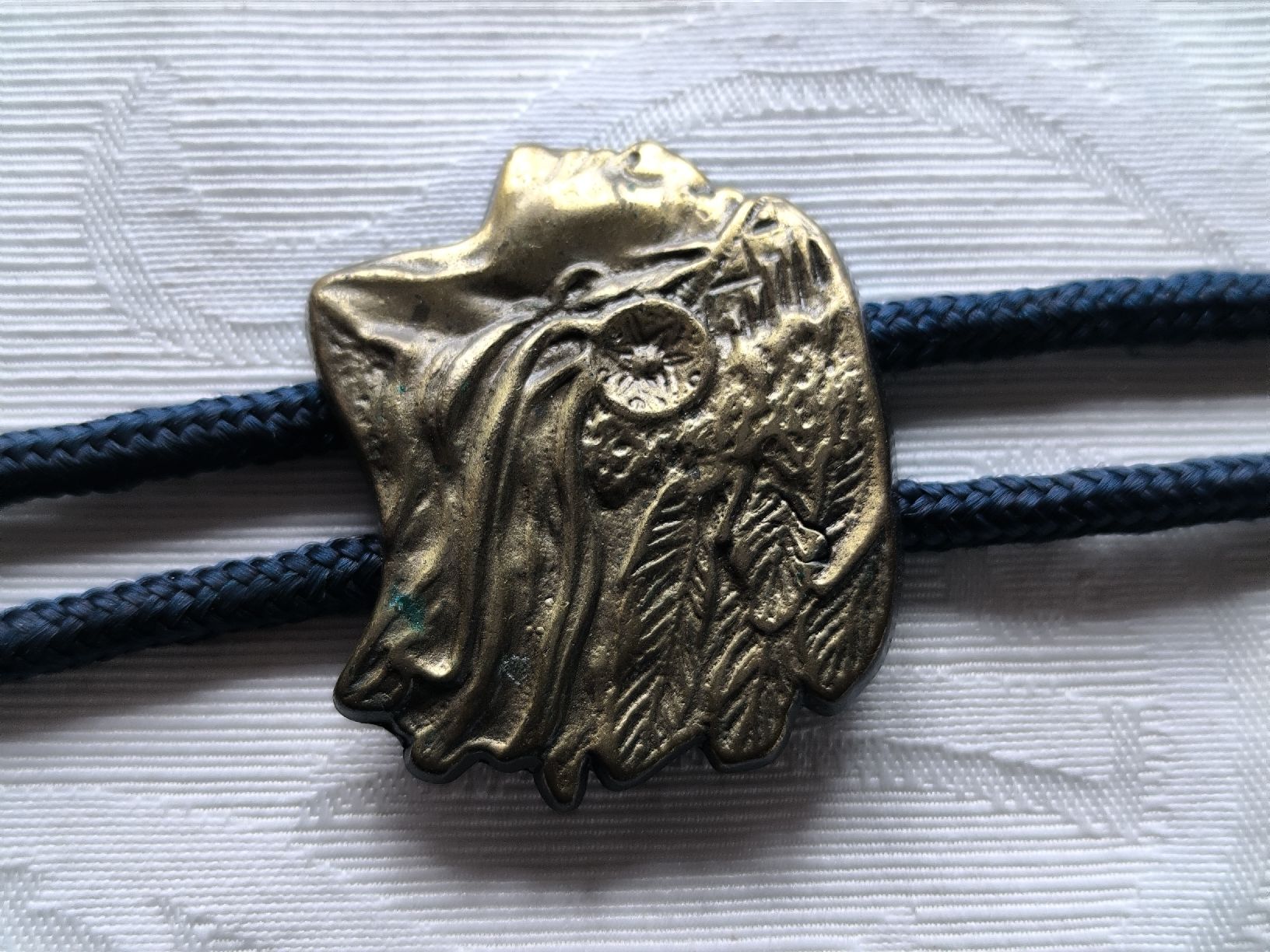Catenine: Ältere nativ Indianer Bolo tie – Usato da Schaffhausen venduto da gab_v5qf 2