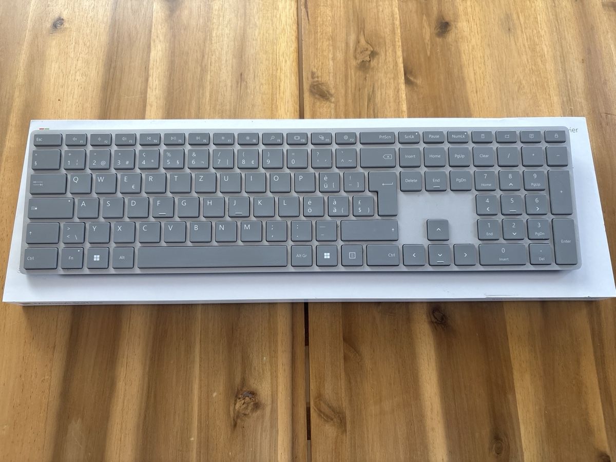 Microsoft Tastaturen: Microsoft Surface Keyboard QWERTZ – Gebraucht aus Zollikon von Cardoso72