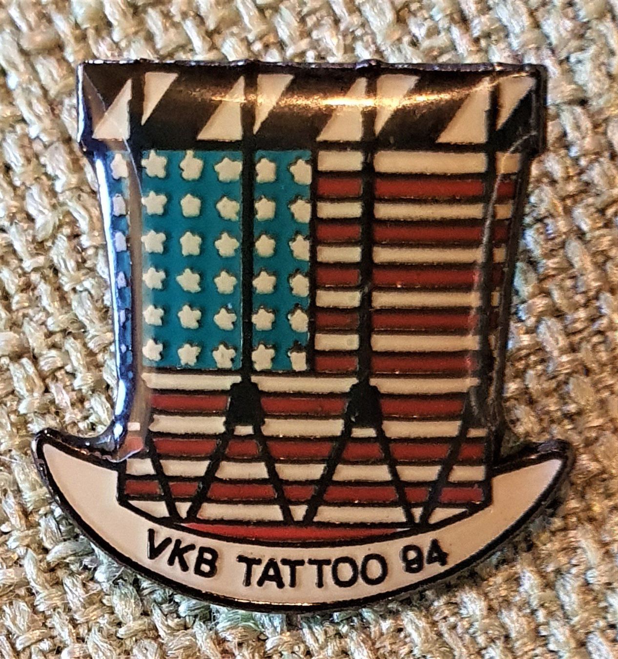 Placchette & Badge: D073 - Pin VKB Tattoo 1994 Basel  Nr. 065 – Usato da Reinach BL venduto da Boston-Verkauf
