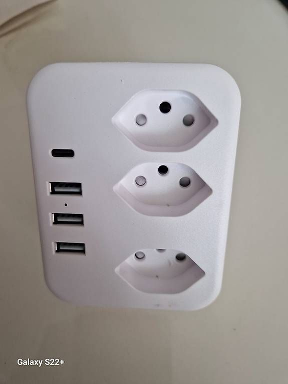 Stecker: Kompakte 7 in 1Steckdose mit dieverse Anschlusse – Gebraucht aus Flawil von Adem114 3
