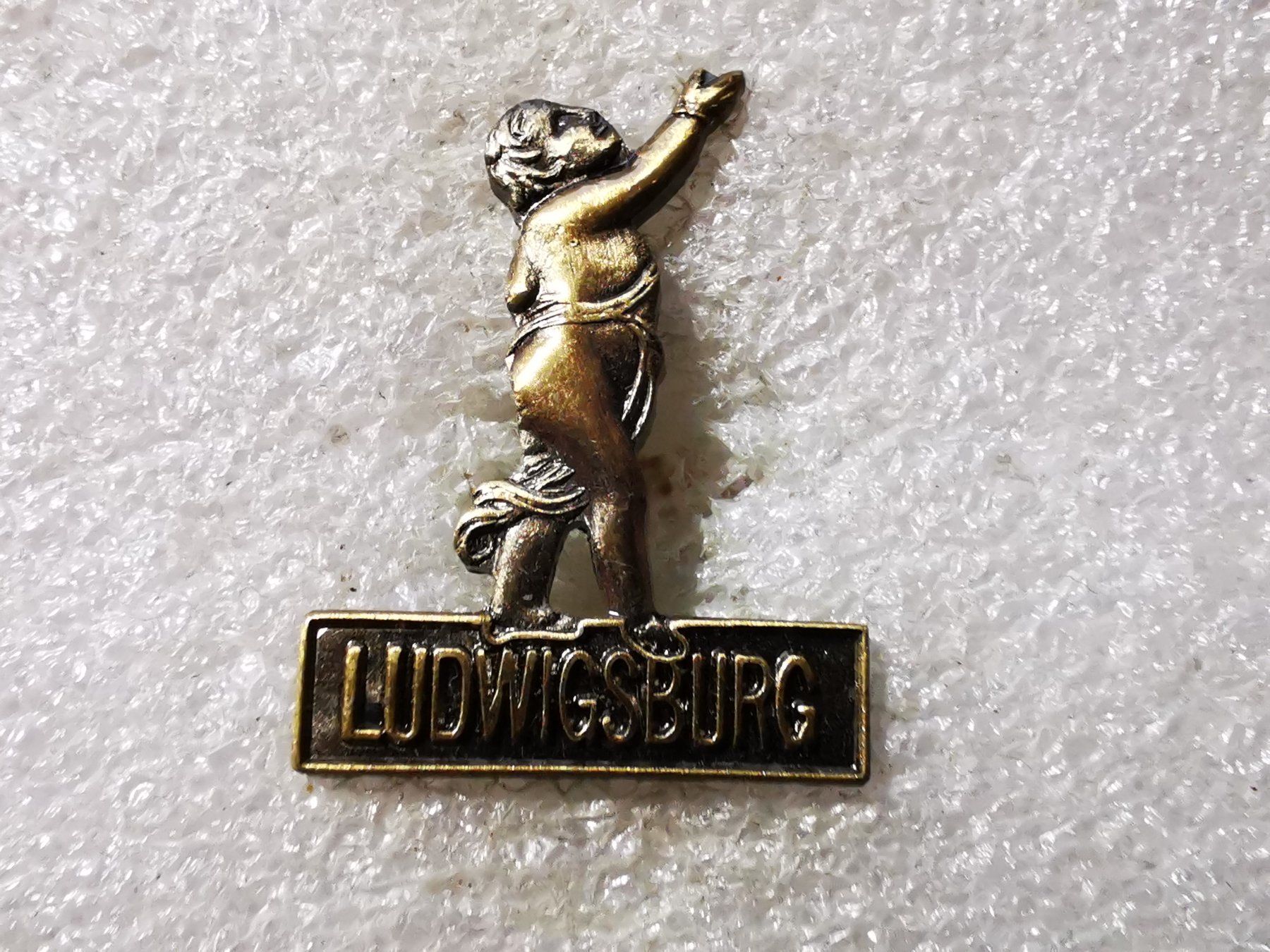 Plaketten & Abzeichen: Ansteckpin 85: Ludwigsburg – Gebraucht aus Oppligen von Pin-Fall-Shop