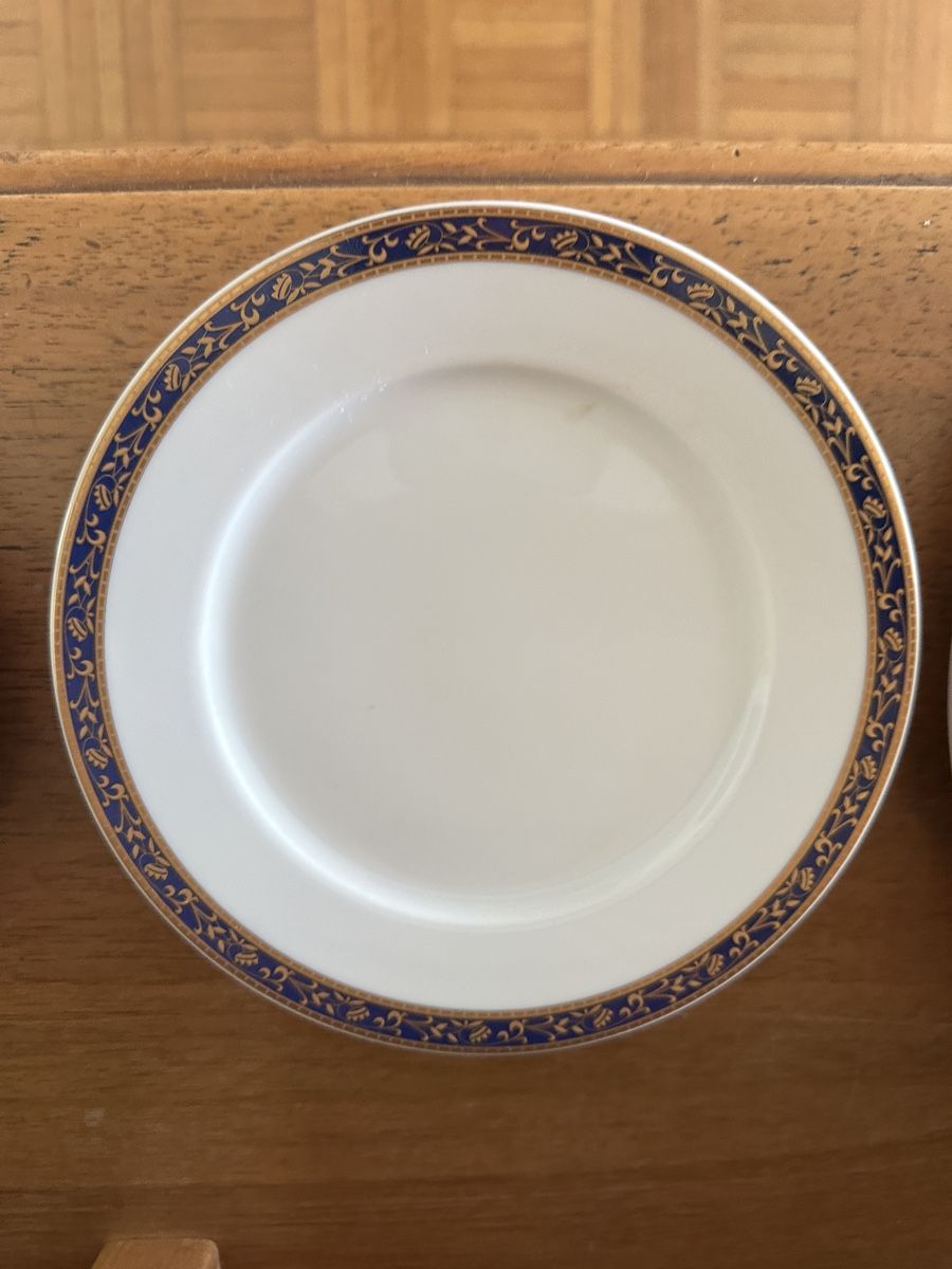 Set di piatti: 4er Geschirrset mit schönem Rand – Usato da Grüningen venduto da DomegaStore 8