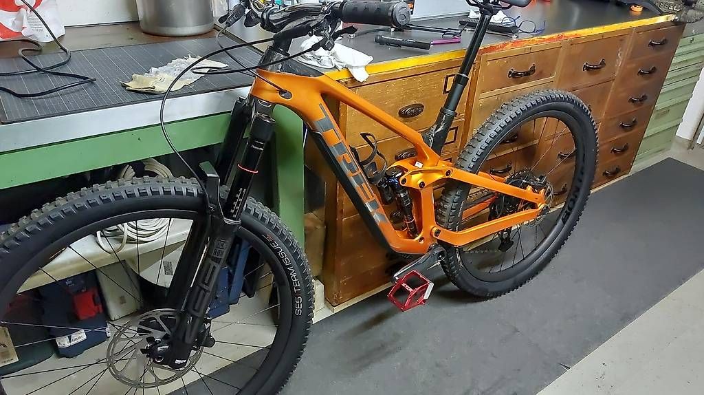 Velos: TREK SLASH 9.8 XT Gen 5 – Gebraucht aus Pieterlen von desi_loly01 1