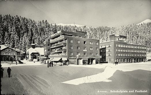 Cartoline postali: AROSA Bahnhofplatz und Posthotel – Usato da Jona venduto da philajona