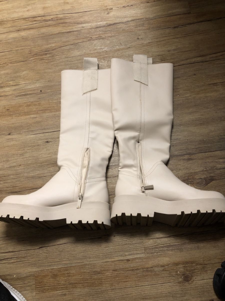 Scarpe da donna: Stradivarius Damenstiefel Beige Grösse 37 – Usato da Zürich venduto da sab_d82w 4