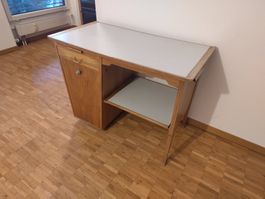 Tisch zum nähen, aus Holz, gebraucht, mit Nähmaschinenfach