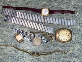 Konvolut Uhren Uhrenteile Armbänder Metallarmband alte Uhren