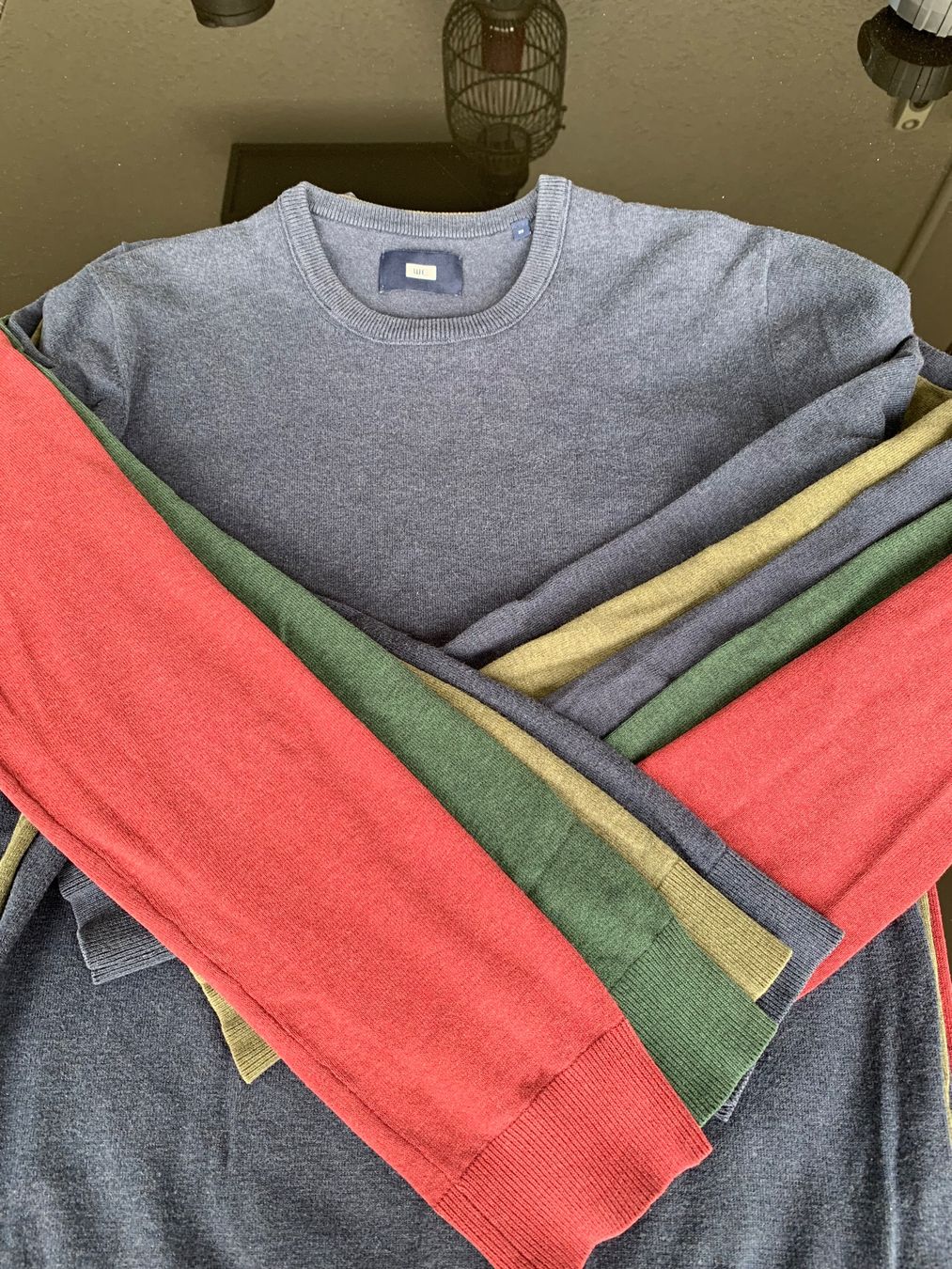 We Maglioni & Felpe: 5 WE Pullover,  Set in verschiedene Farben, Grösse XS – Usato da Sirnach venduto da EasyBuy_by_GU 2