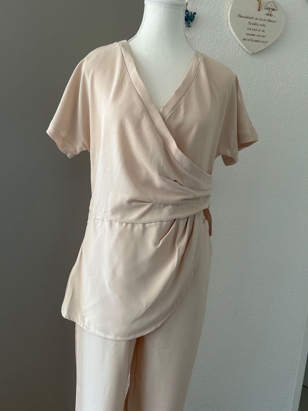Kleiderpakete: Eleganter Damen 2 - Teiler beige Grösse M – Neu (gemäss Beschreibung) aus Brunnen von Nala2929 2