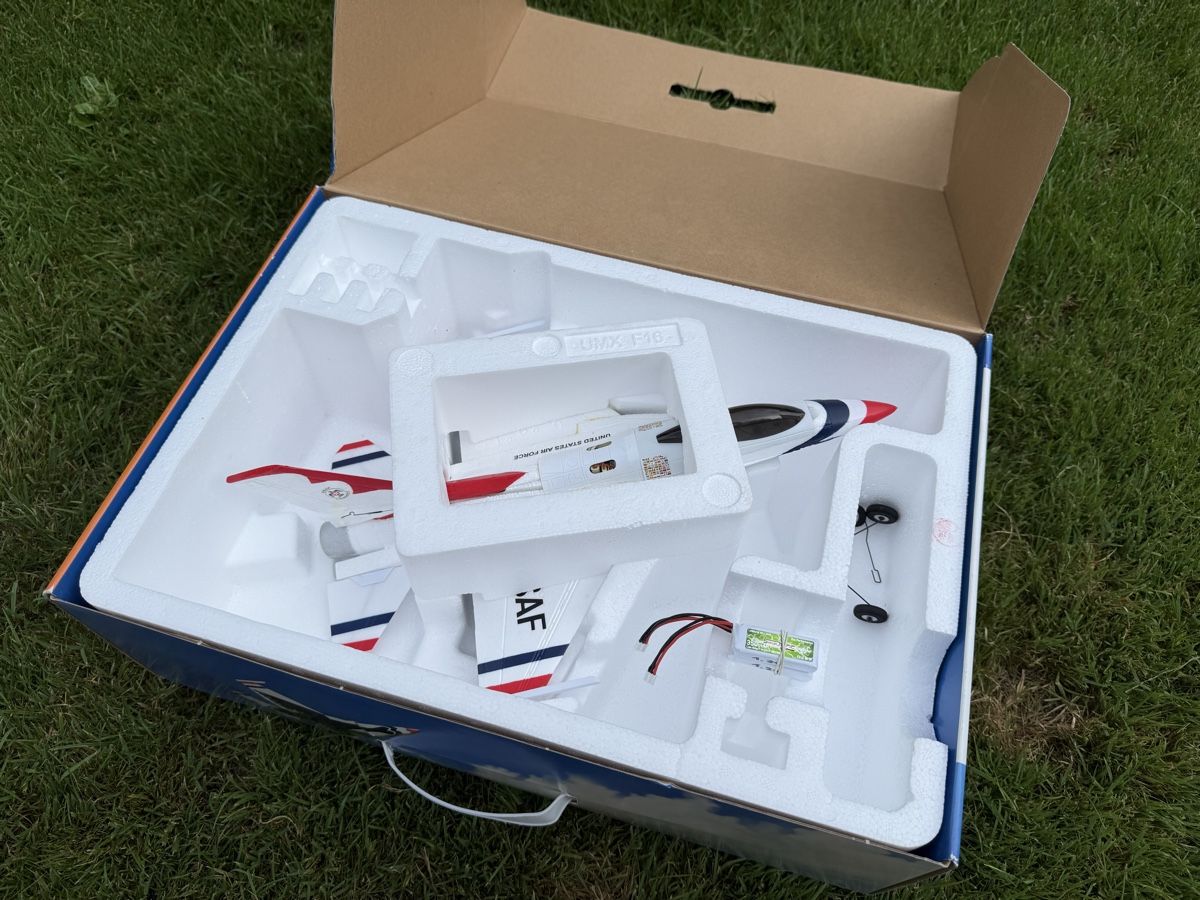 E-Flite RC Kits de montage: E-Flite UMX F-16 BNF Basic AS3X – Neuf (Voir description) à Galgenen par White73 2
