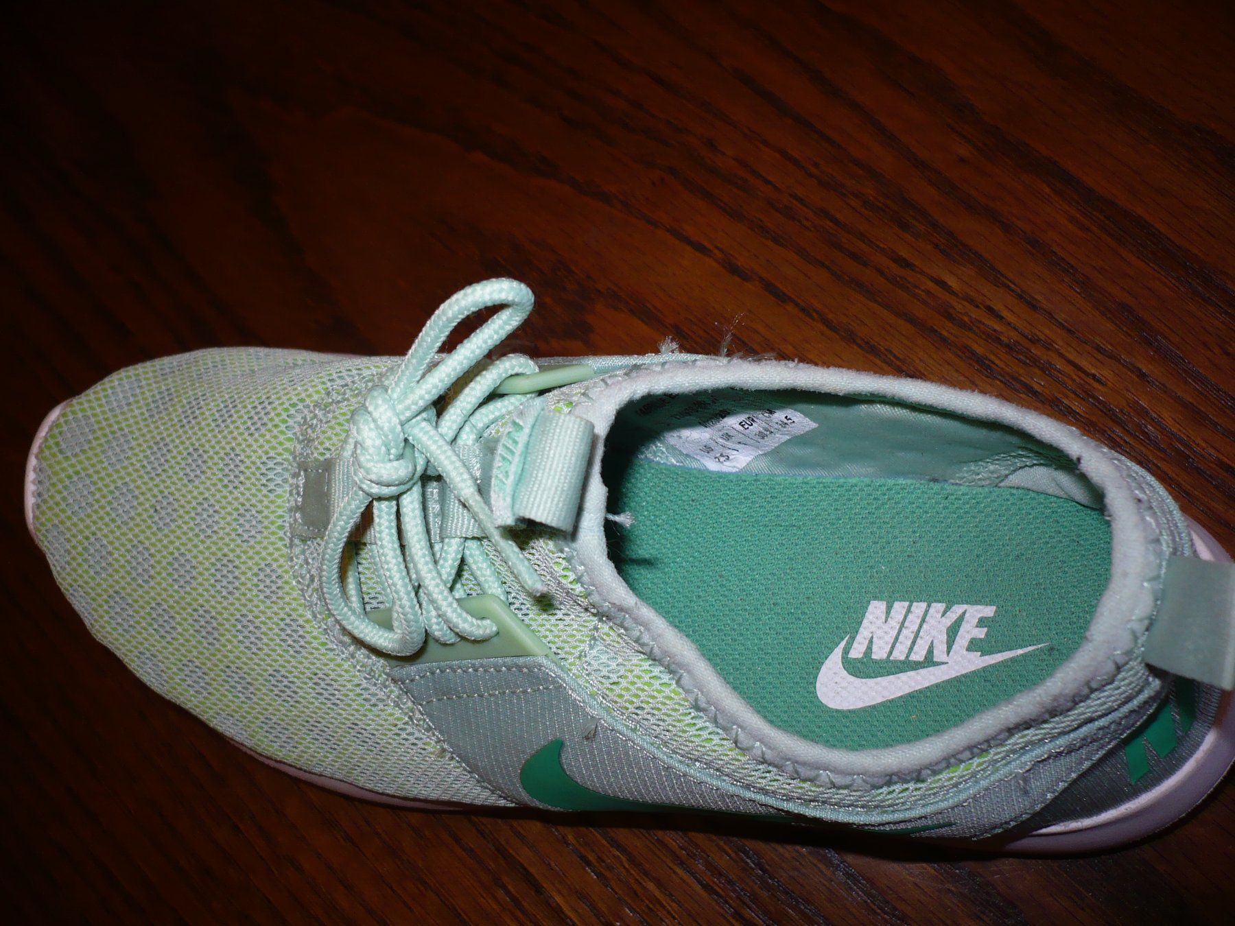 Nike Scarpe da donna: NIKE ROSHE ONE Grösse 38,5 – Usato da Merzligen venduto da Marthe22 8