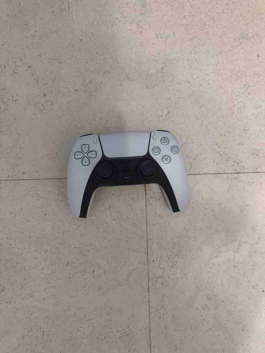 Sony Konsolen: Sony Playstation 5 Controller – Gebraucht aus Kriens von M0nk3ZPlayZ