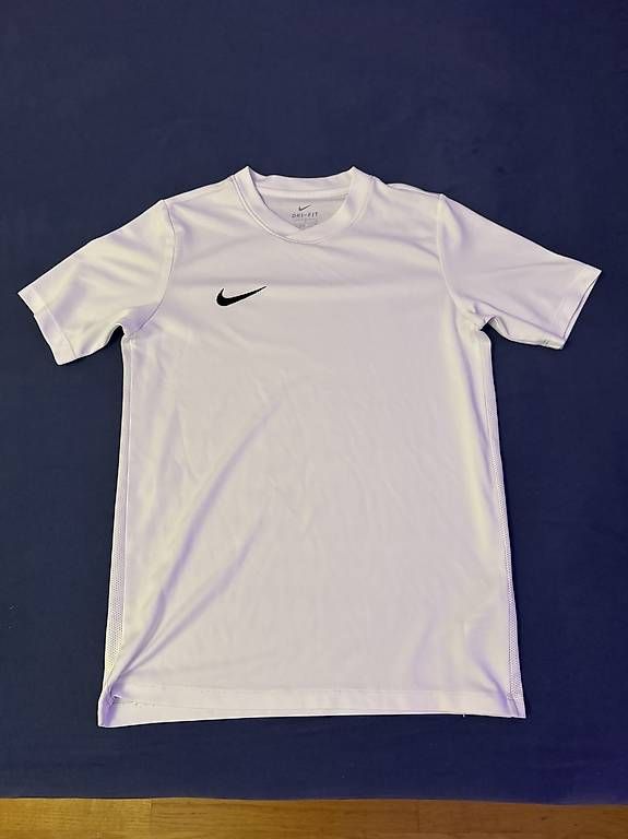 Nike Scarpe, pantaloni & magliette da ginnastica: Nike kinder trikot – Usato da Rümlang venduto da rob_92pc 2