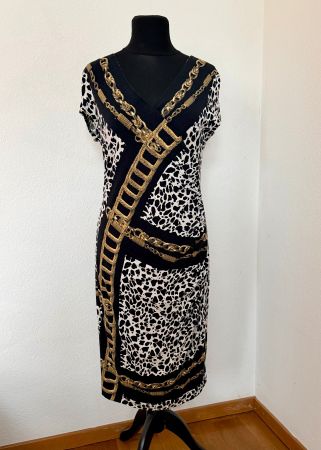 Kleid figurbetont aufgrund des Jerseymaterials (Gr. 44)