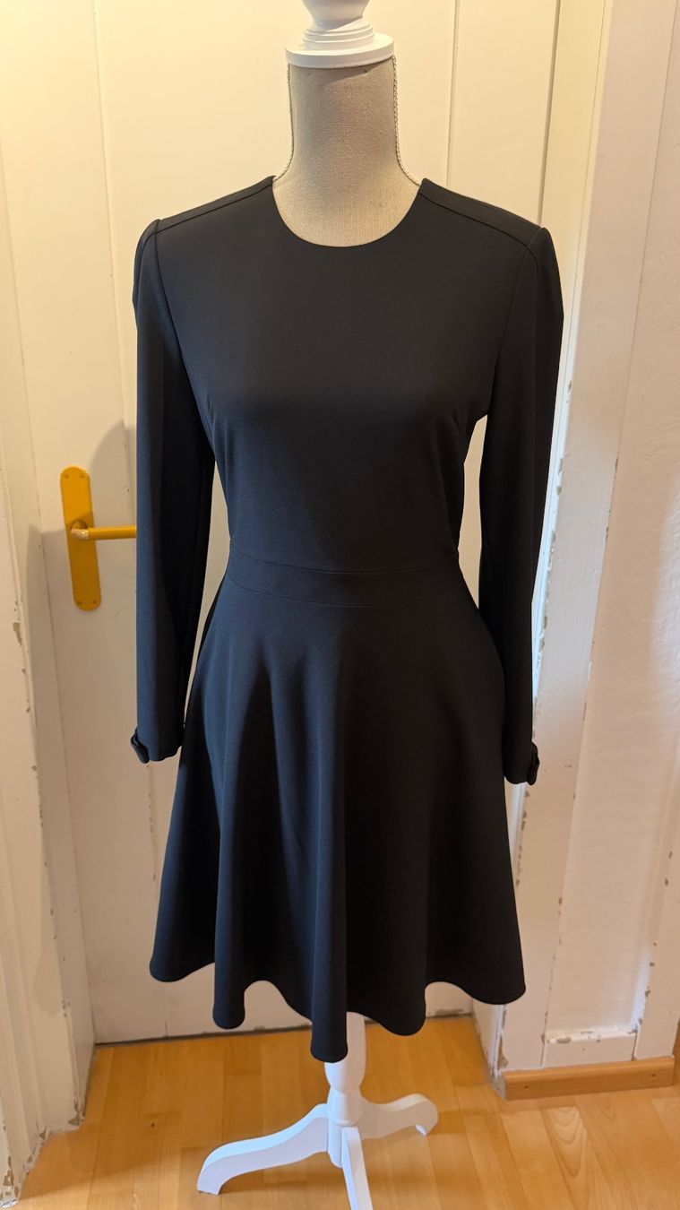 Moschino Vestiti: Wunderschönes Kleid von Boutique Moschino – Nuovo (secondo la descrizione) da Schaffhausen venduto da _queen_c
