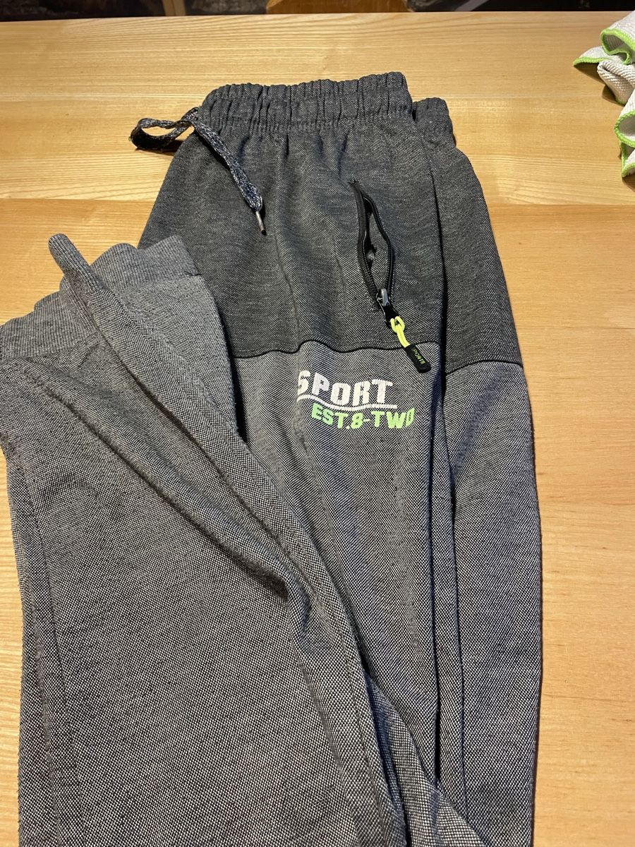 Pantalons: Trainerhose XXL, eher ein L – D'occasion à Wattwil par Weinachtsmann