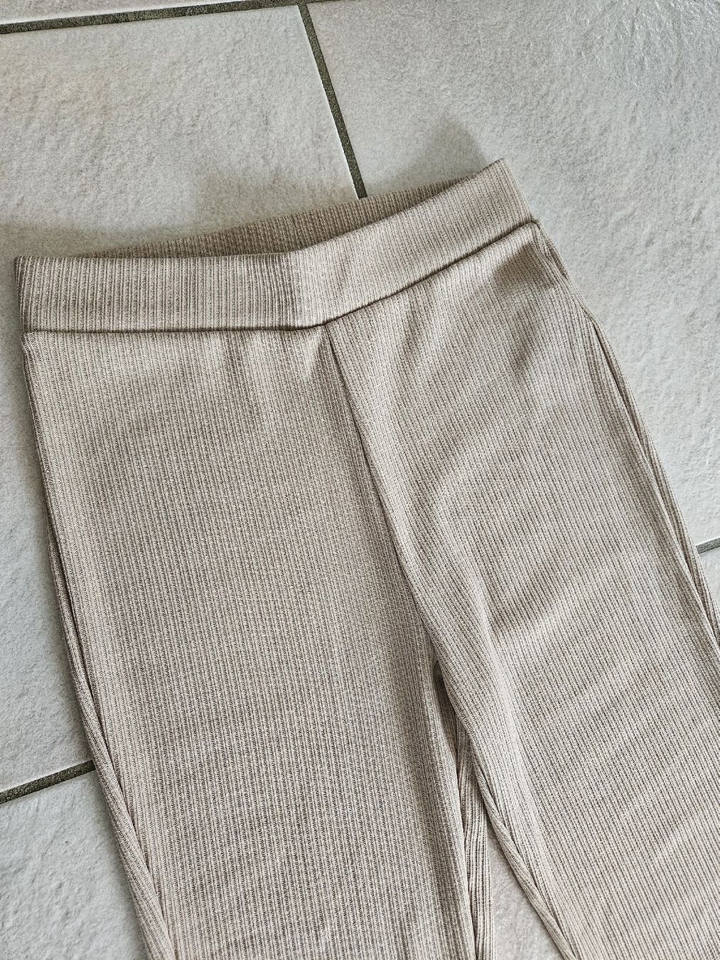 Tally Weijl Hosen: Pantalon taille 34 – Gebraucht aus Vétroz von sas_yln5 1