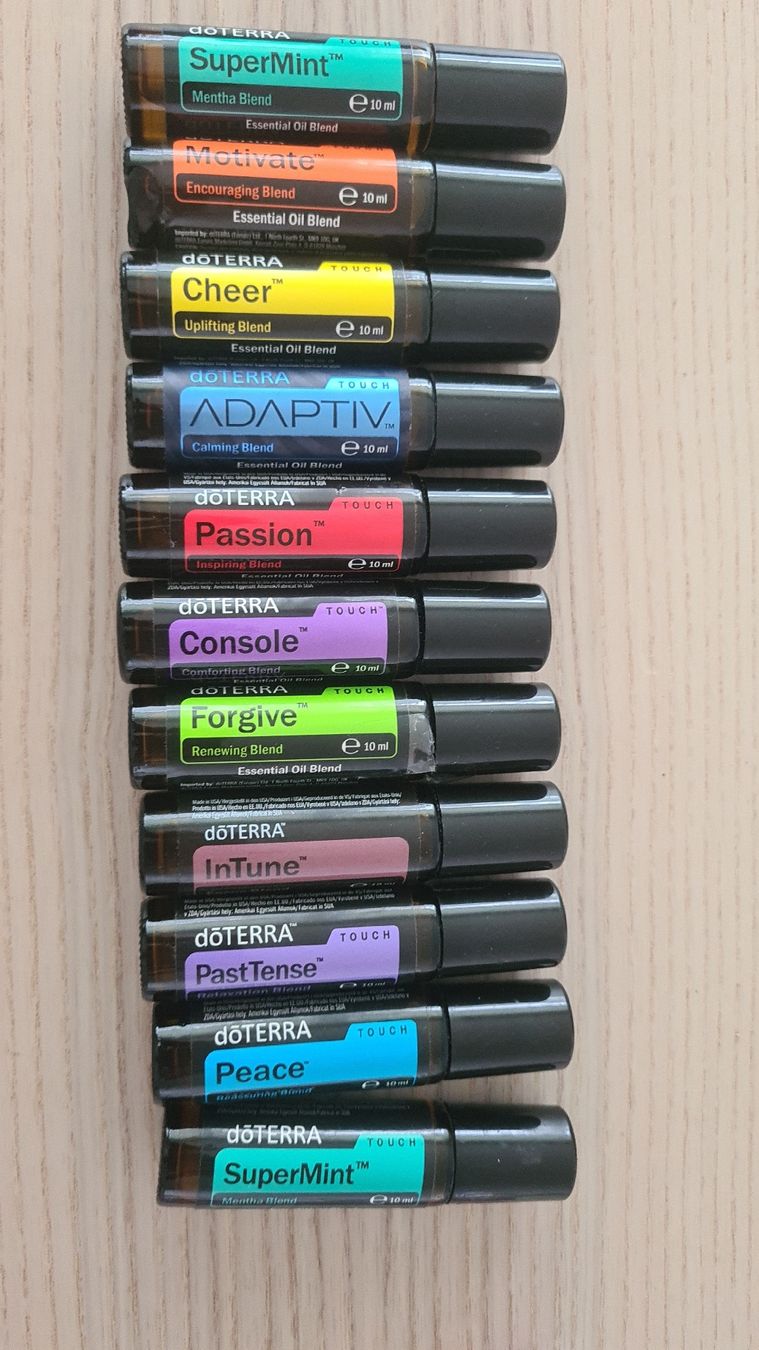 Doterra Oli essenziali: doTERRA Touch Essential Oils Set 11St. – Usato da Stans venduto da nad_9tm9