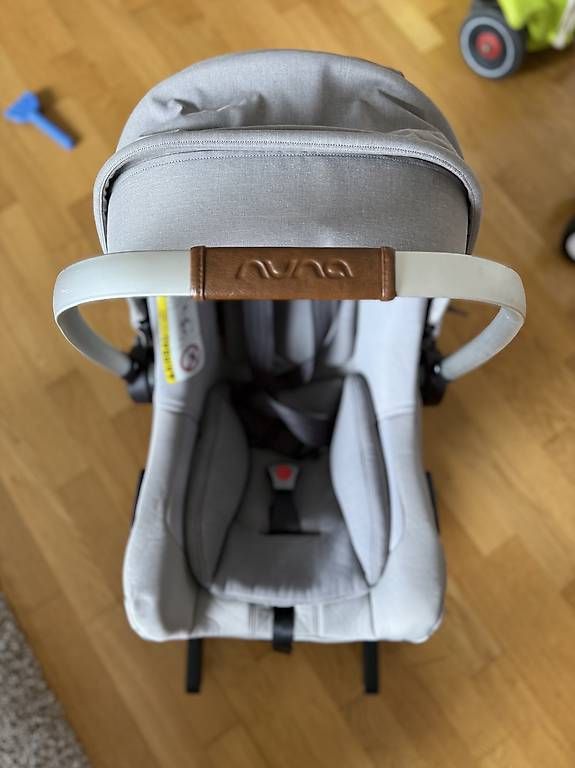Nuna Sièges auto: Nuna Babyschale / Autositz mit Basisstation – D'occasion à Herisau par mar_p9kd 4