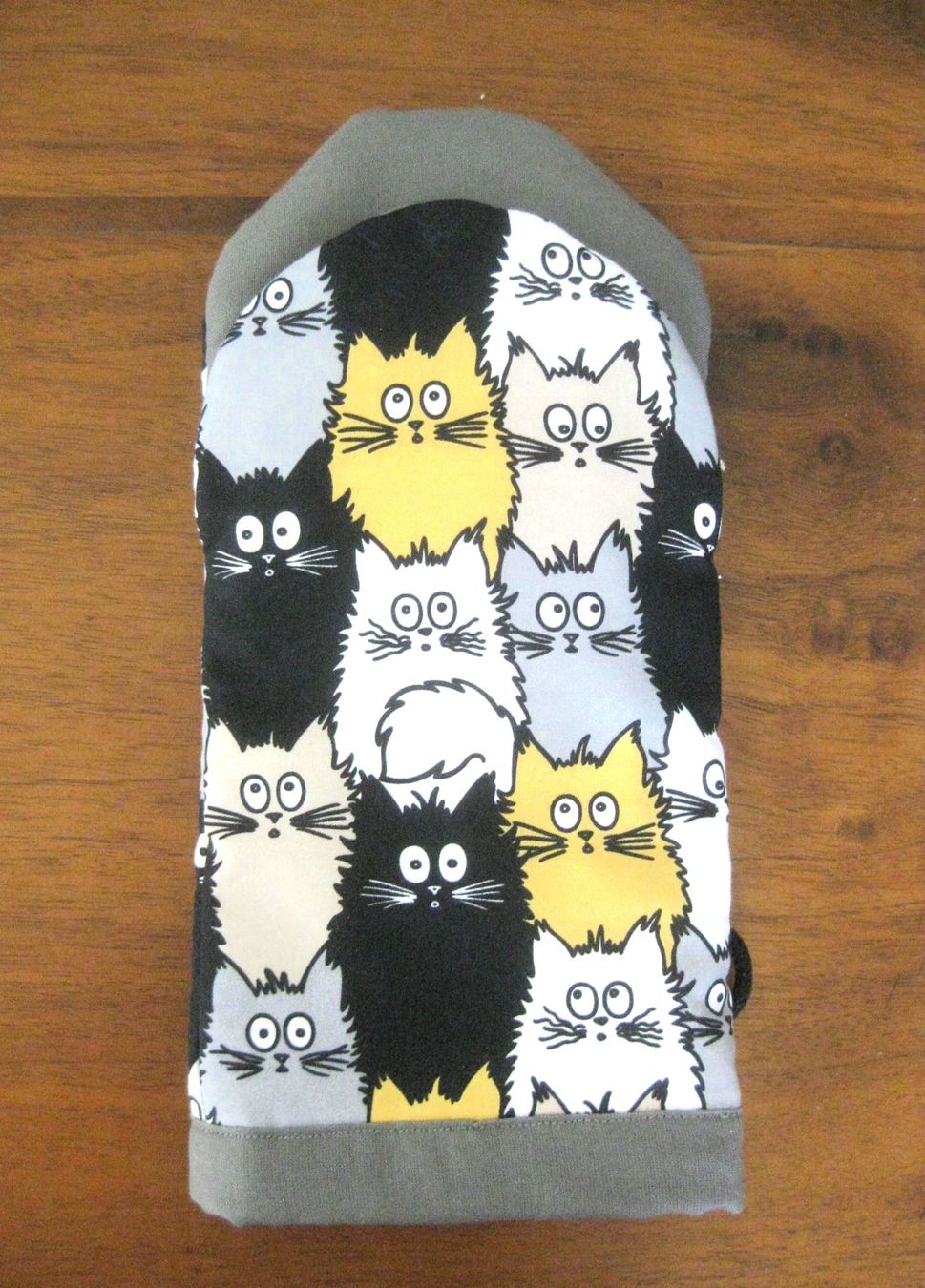 Gants & mitaines : Backhandschuh, Grillhandschuh, mit Katzen, Handarbeit – Neuf (Voir description) à Kriens par Kraeutergarten 1