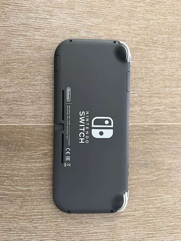 Nintendo Console: Nintendo Switch Lite + Case + Little Nightmares II – Usato da Kerzers venduto da lau_gd29 2