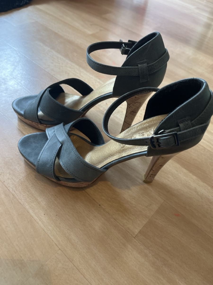 Damenschuhe: Highheel Sandalen Gr 37 – Gebraucht aus Zürich von Deyaso 1