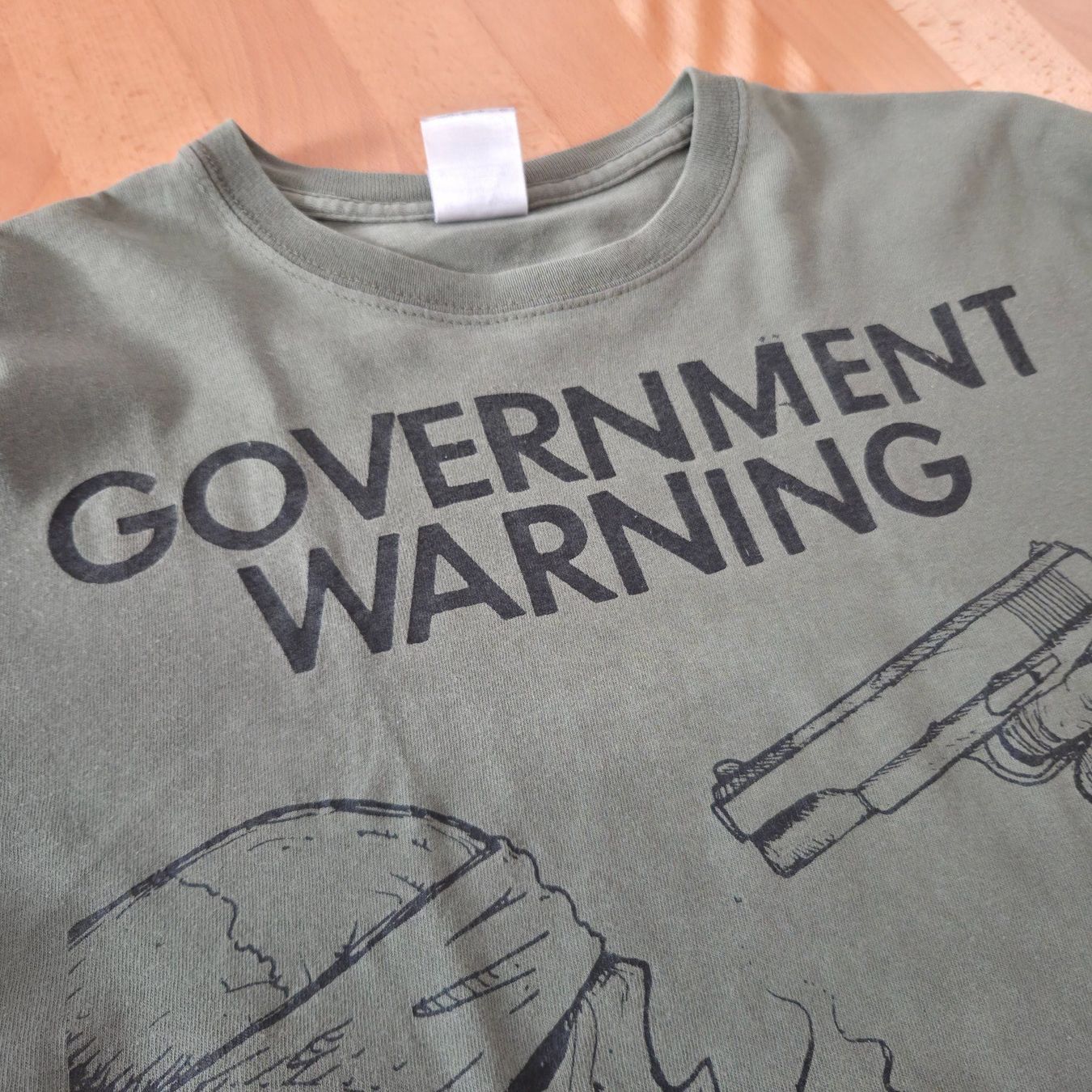 T-shirt: Government Warning Executed T-Shirt Olive Green Medium PUNK – Usato da Zürich venduto da Wickeddude 3