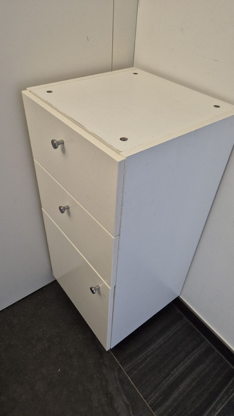 Ikea Armoires: Ikea Schrank – D'occasion à Regensdorf par fjuzl