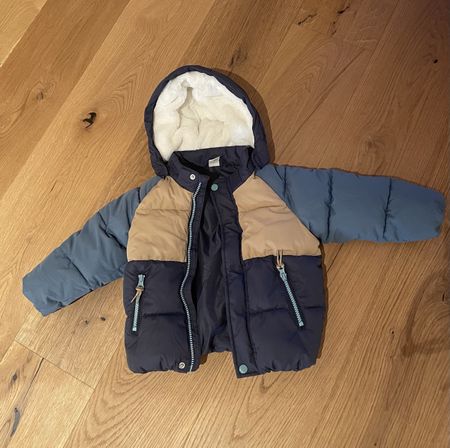 Winterjacke H&M mehrfarbig Grösse 86, neuwertig 