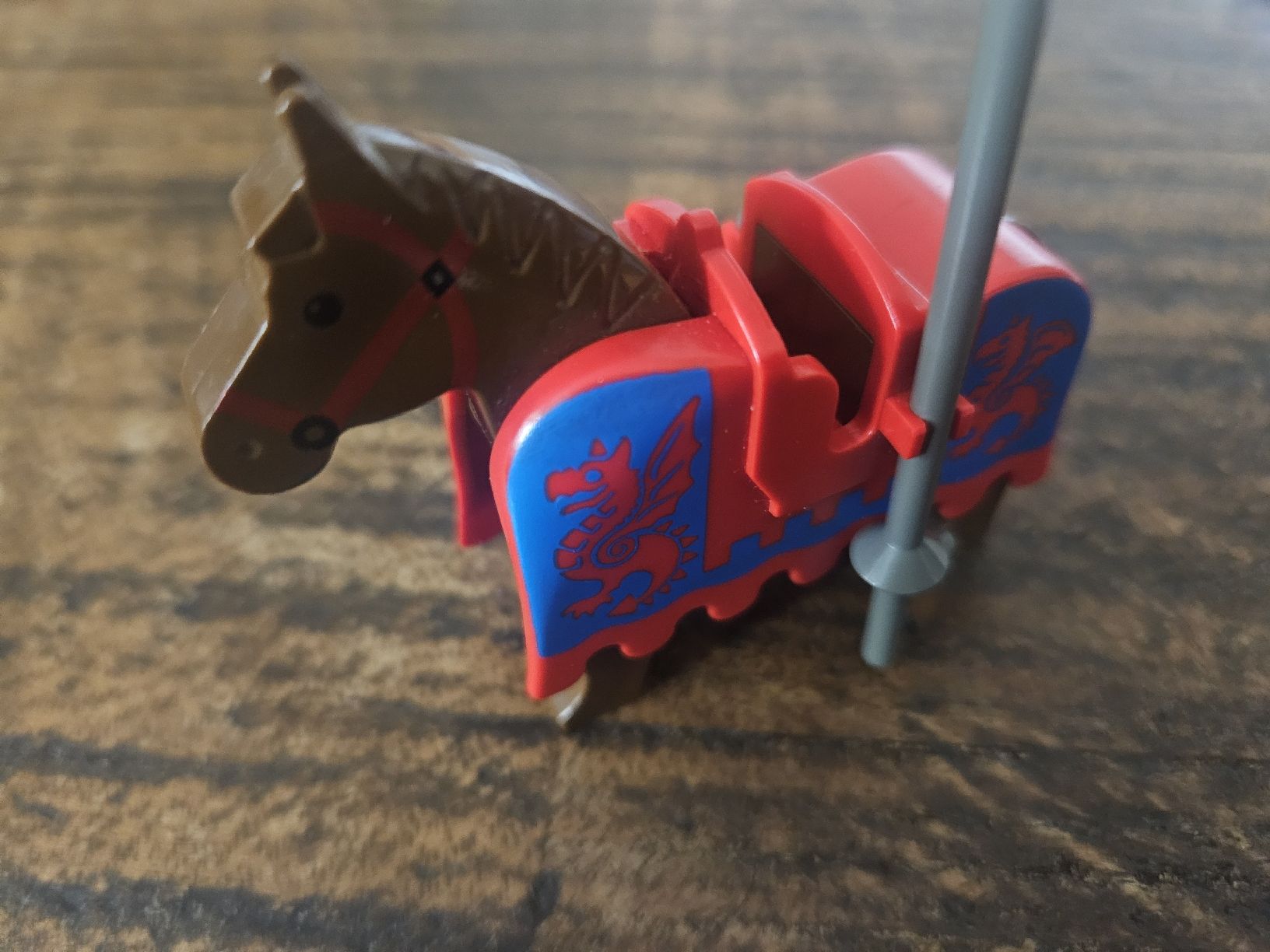 Lego Kit di costruzioni: lego Red Horse Barding, 2490pb02 – Usato da Confignon venduto da Ecrofigs 1